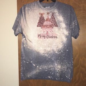 Gildan large distressed Christmas tee shirt